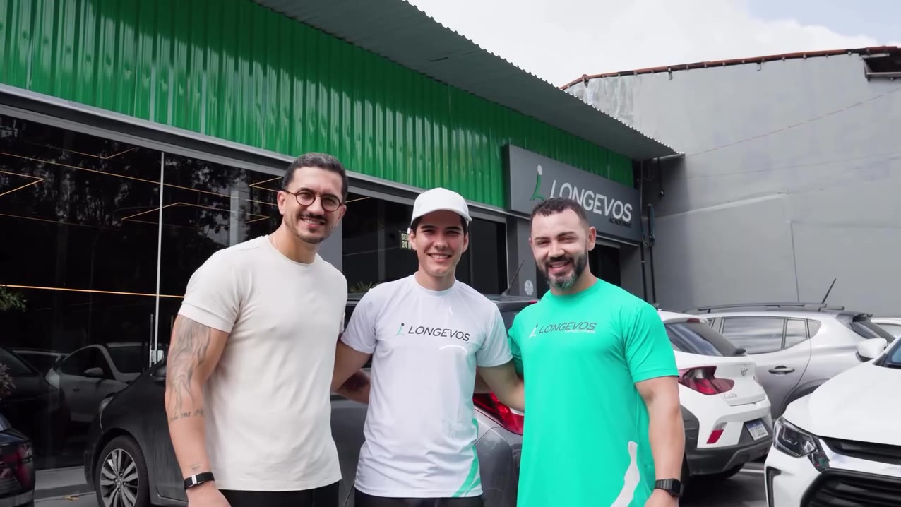 Equipe Longevos em frente à unidade Miramar